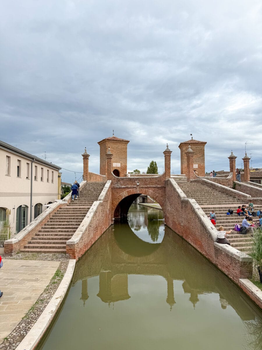 Bekendste brug van het stadje Comacchio in Italië