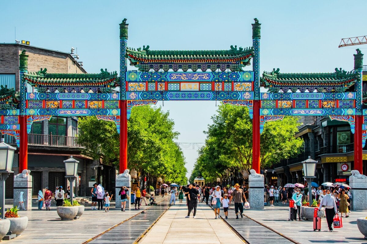 Mensen op een plein in de Chinese stad Beijing