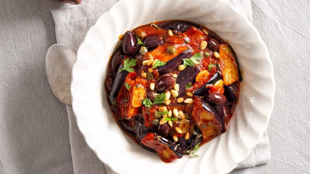 Caponata - een typisch gerecht van het Italiaanse eiland Sicilië