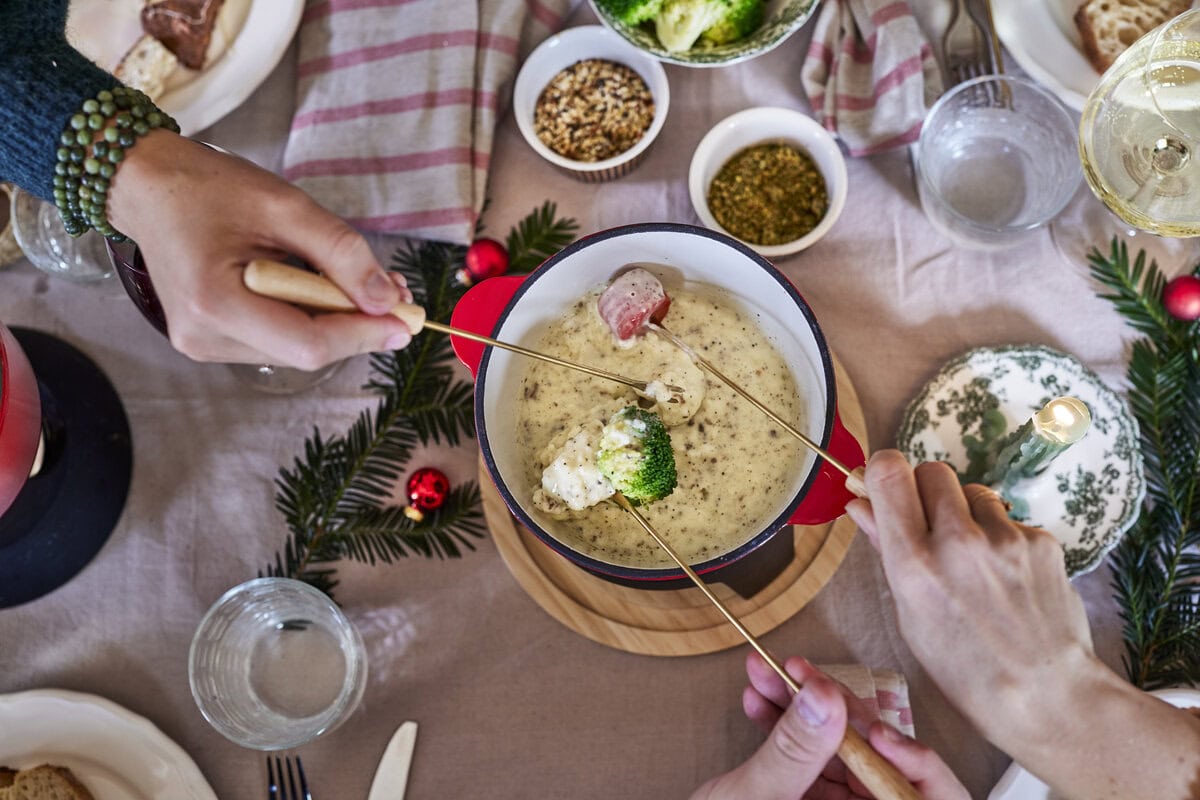 Kaasfondue truffel met groenten om te dippen