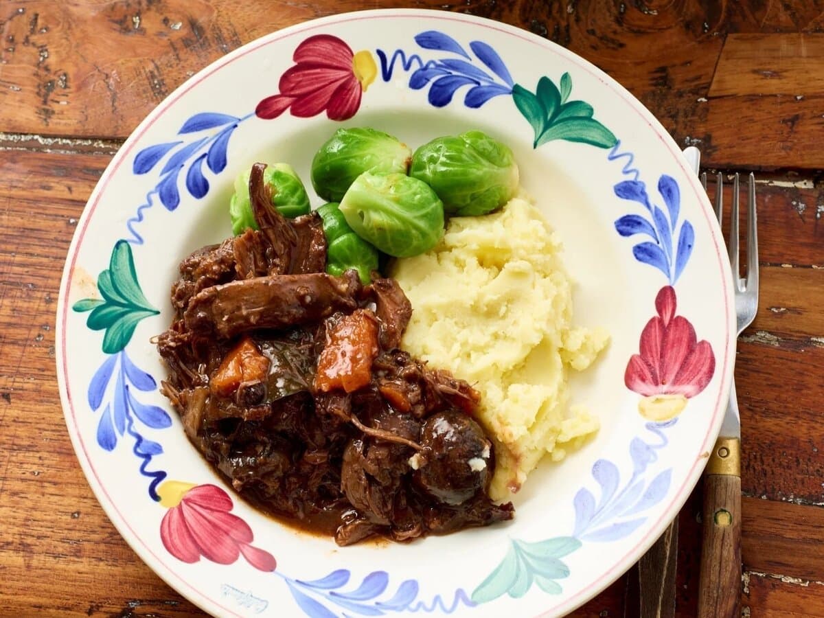 Hazenpeper met spruiten en aardappelpuree