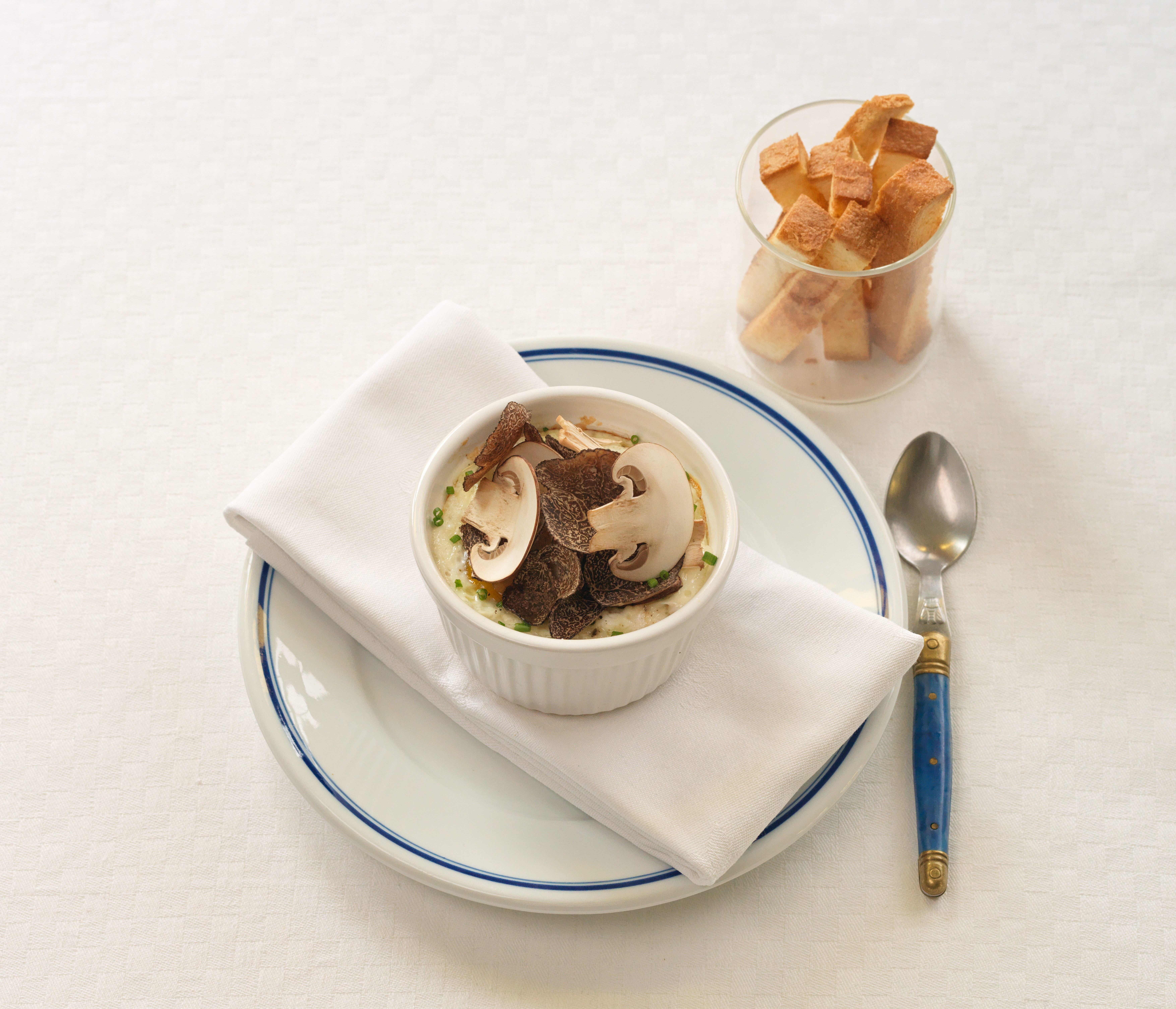 Oeuf en cocotte geserveerd