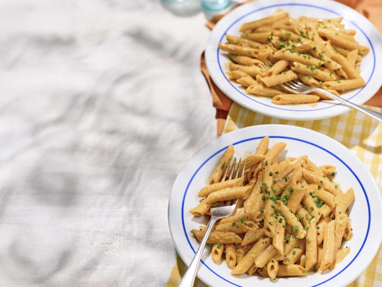 Pasta met geroosterdepaprikasaus