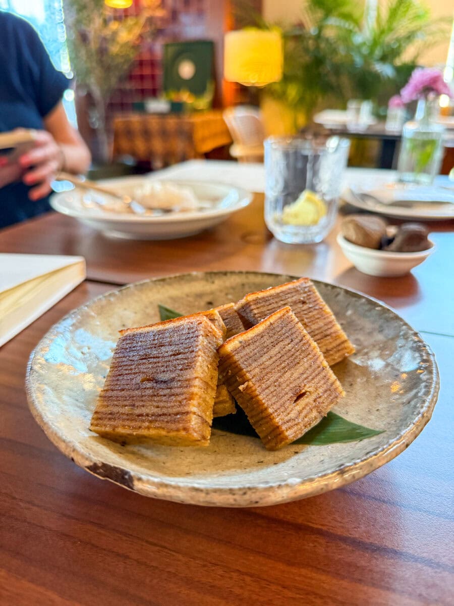 Spekkoek bij Harummanis in Dubai