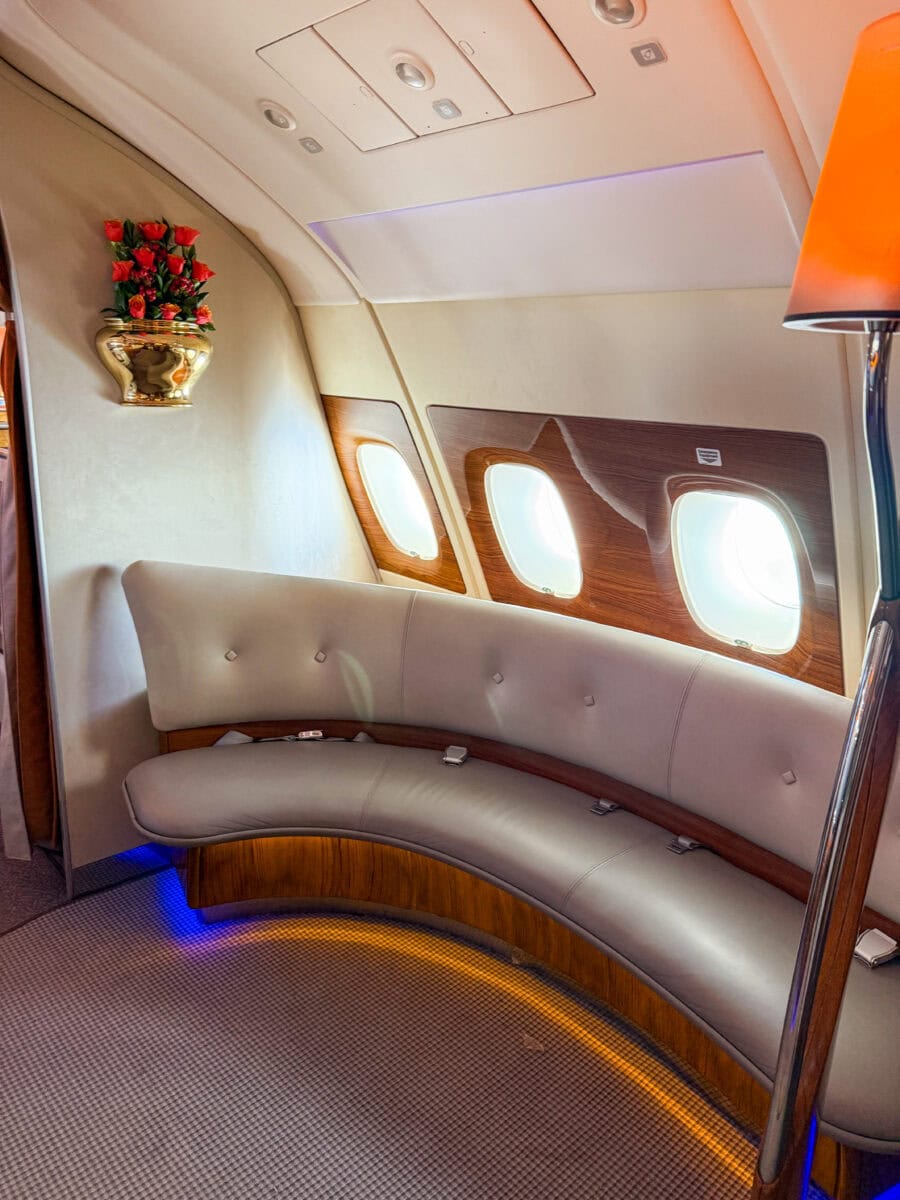 Bankje in vliegtuig van Emirates