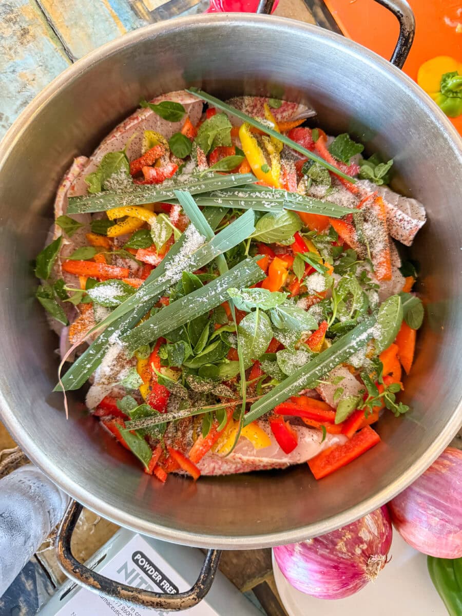 Pescabi smoor in een stoofpan