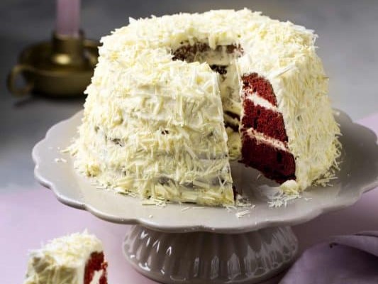 red velvet taart op plateau
