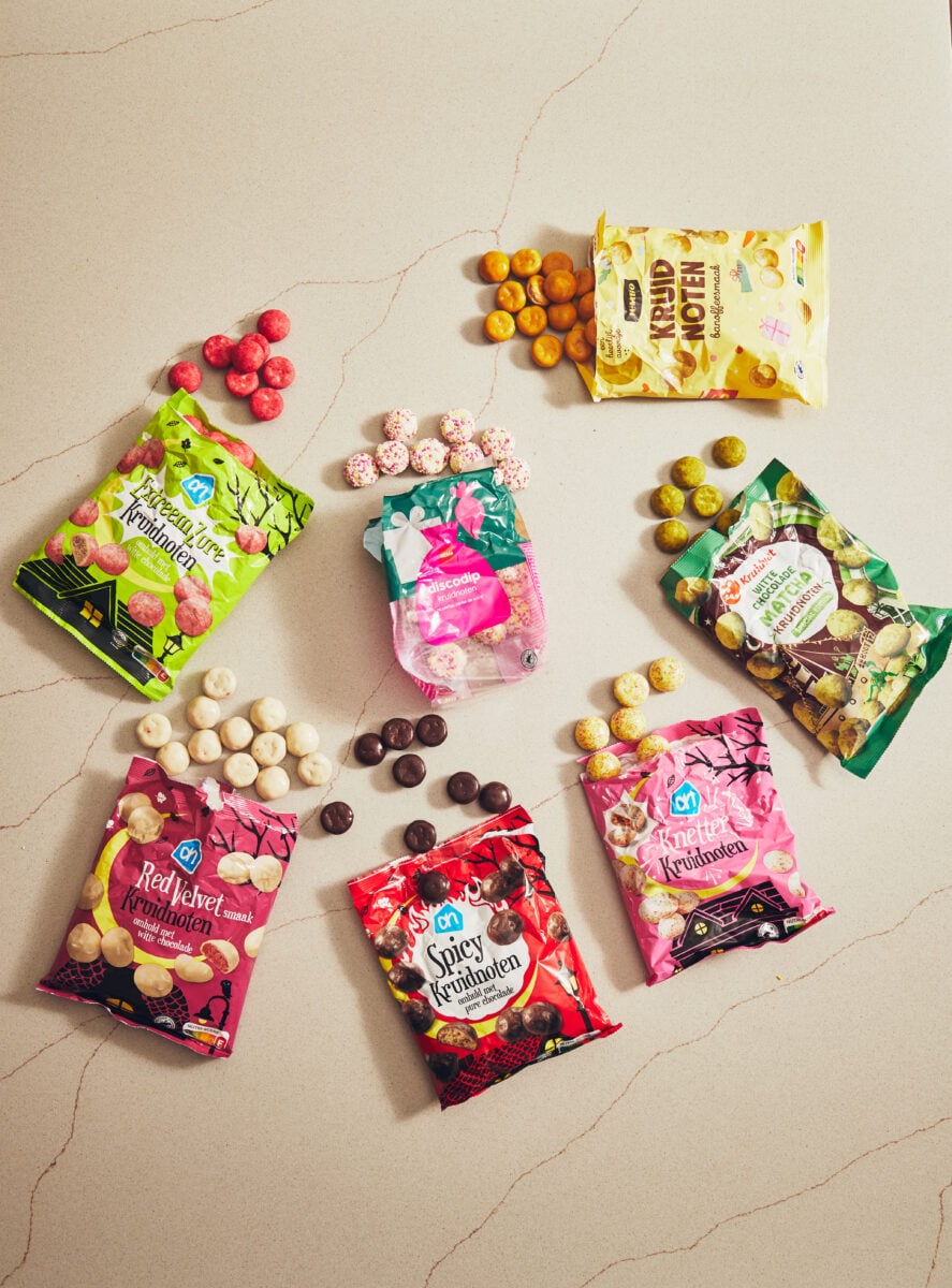 zakjes pepernoten naast elkaar