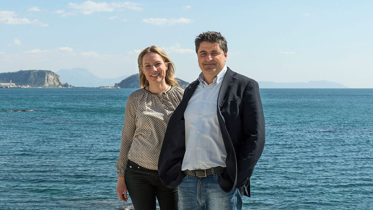 Giuseppe Renzuto Iodice en Iris de Brouwer van Local in Naples