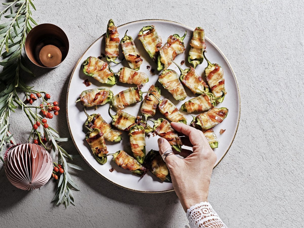 30 stuks brie-jalapeñopoppers met een rolletje spek eromheen