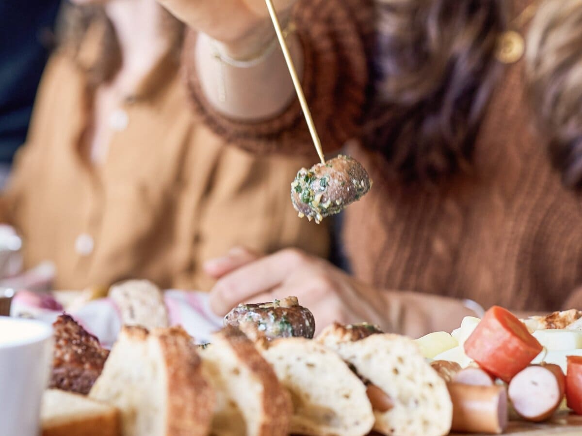 Geroosterde champignon op een stokje