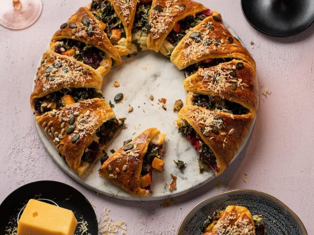 Kerstkrans met cranberrycompote, pompoen en kaas