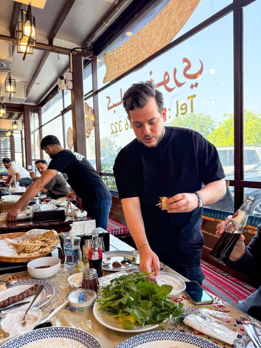 Solemann Haddad bij een restaurant in Dubai