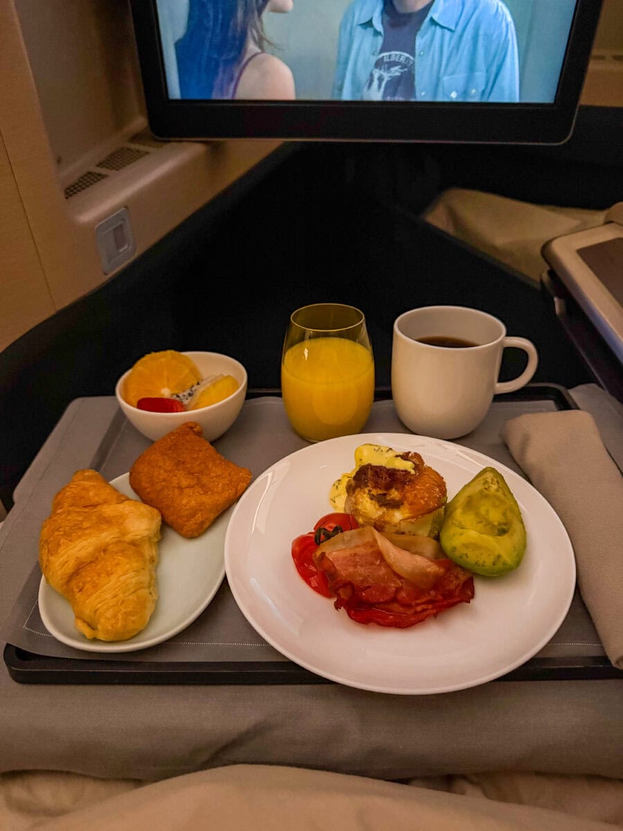 Ontbijt aan boord bij Cathay Pacific