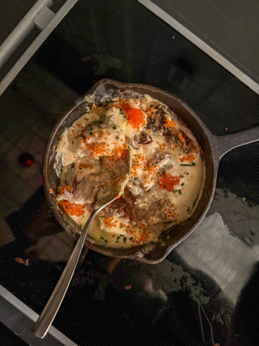 Gerecht met vis bij een julbord in Zweden