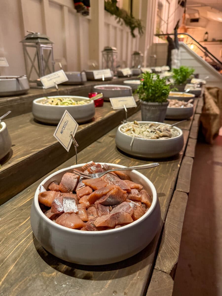 Verschillende soorten haring bij Salt & Sill in Zweden