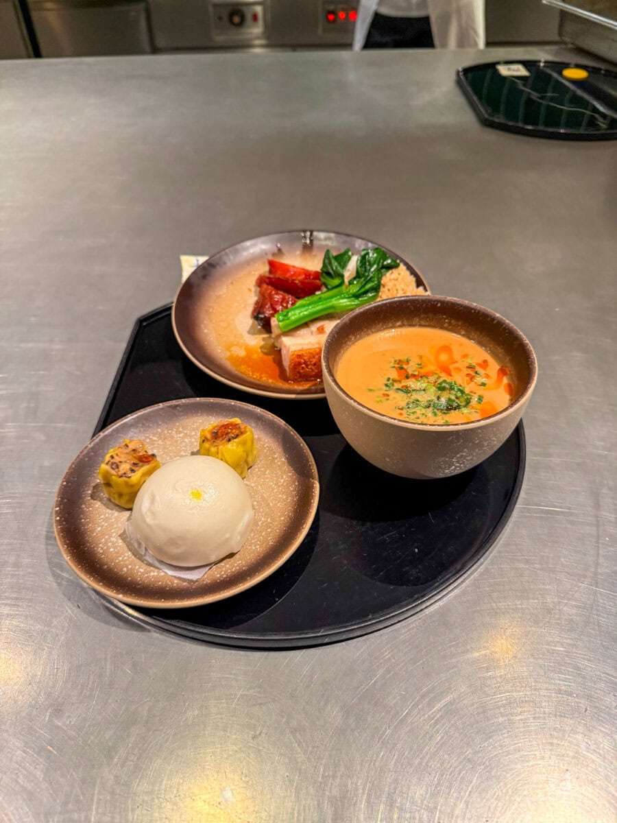 Diverse gerechten op vliegveld Hongkong