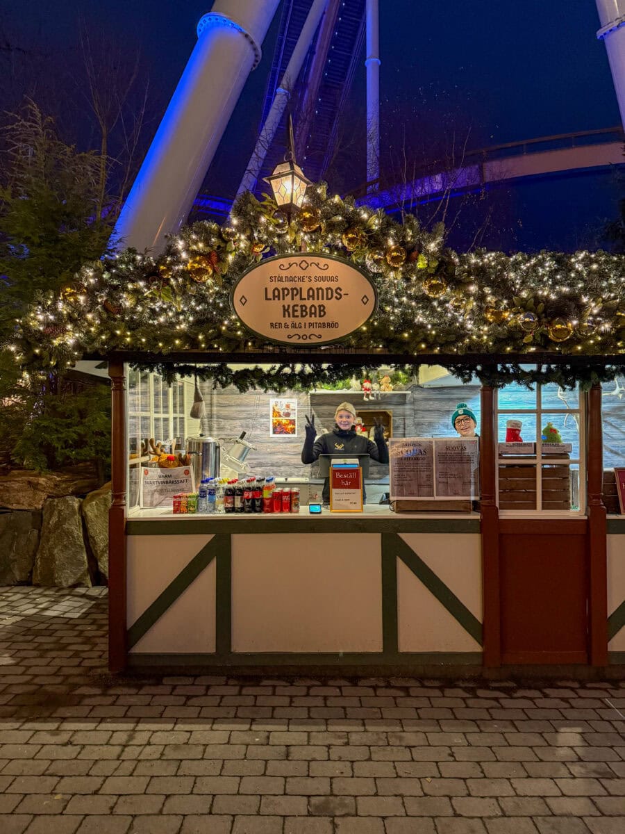 Kraampje met eten tijdens de feestdag bij Park Liseberg in Göteborg