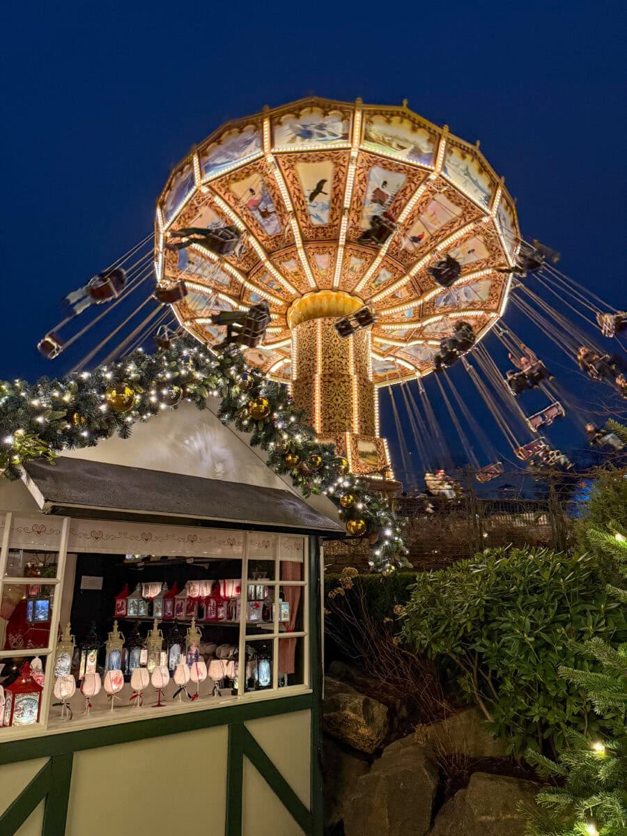 Zweefmolen bij Park Liseberg in Zweden
