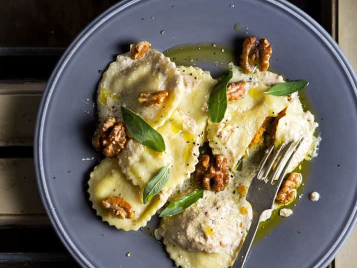 pompoenravioli met romige walnotensaus