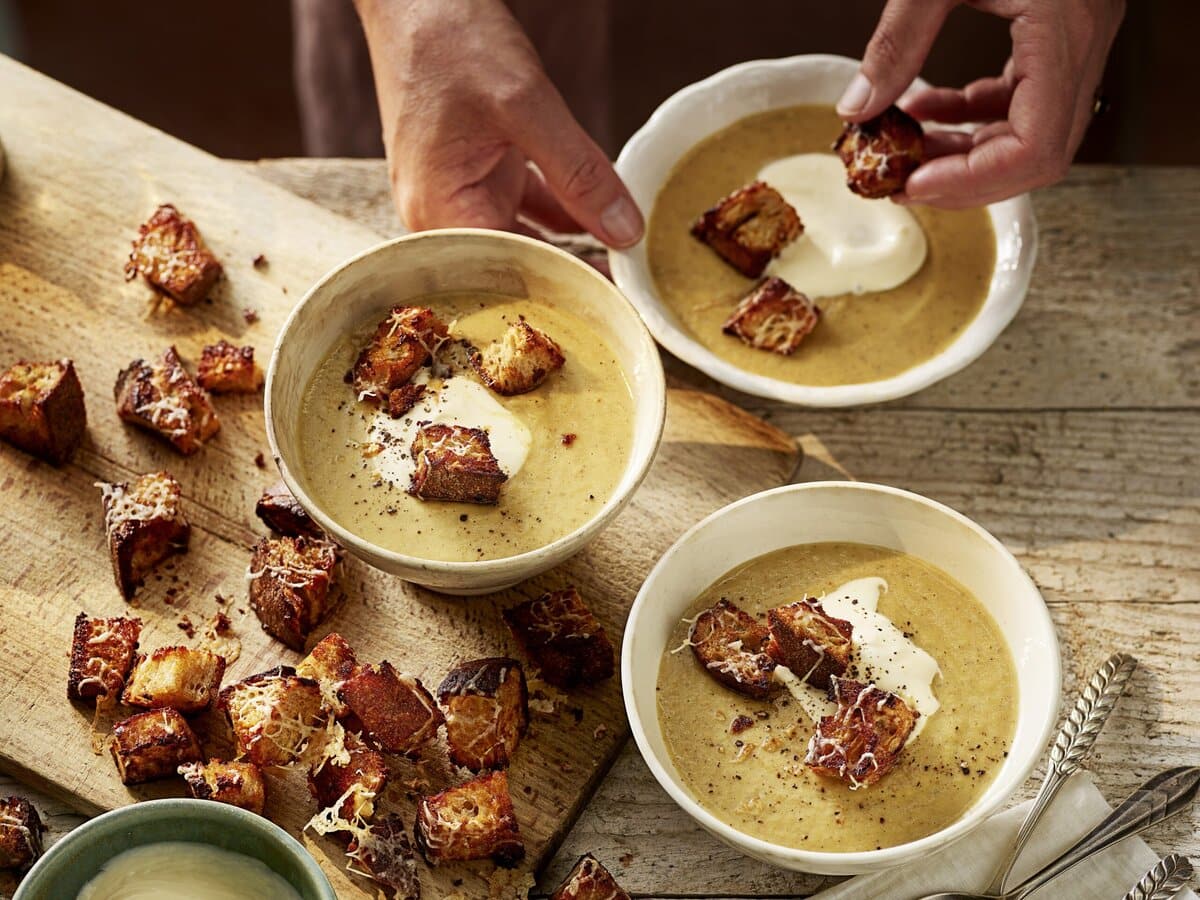 Bloemkool-kaassoep met Marmitecroutons