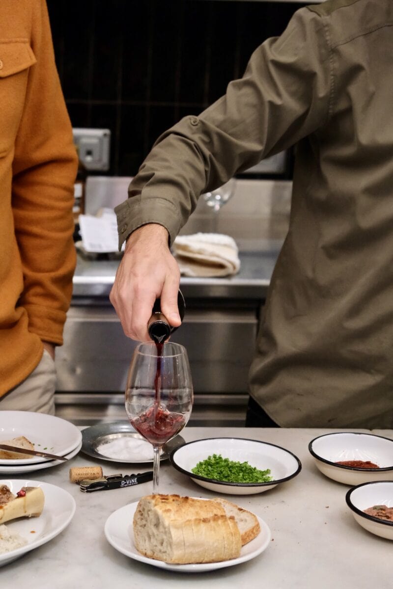 Chefs van NENI & Wils* werken samen in de keuken