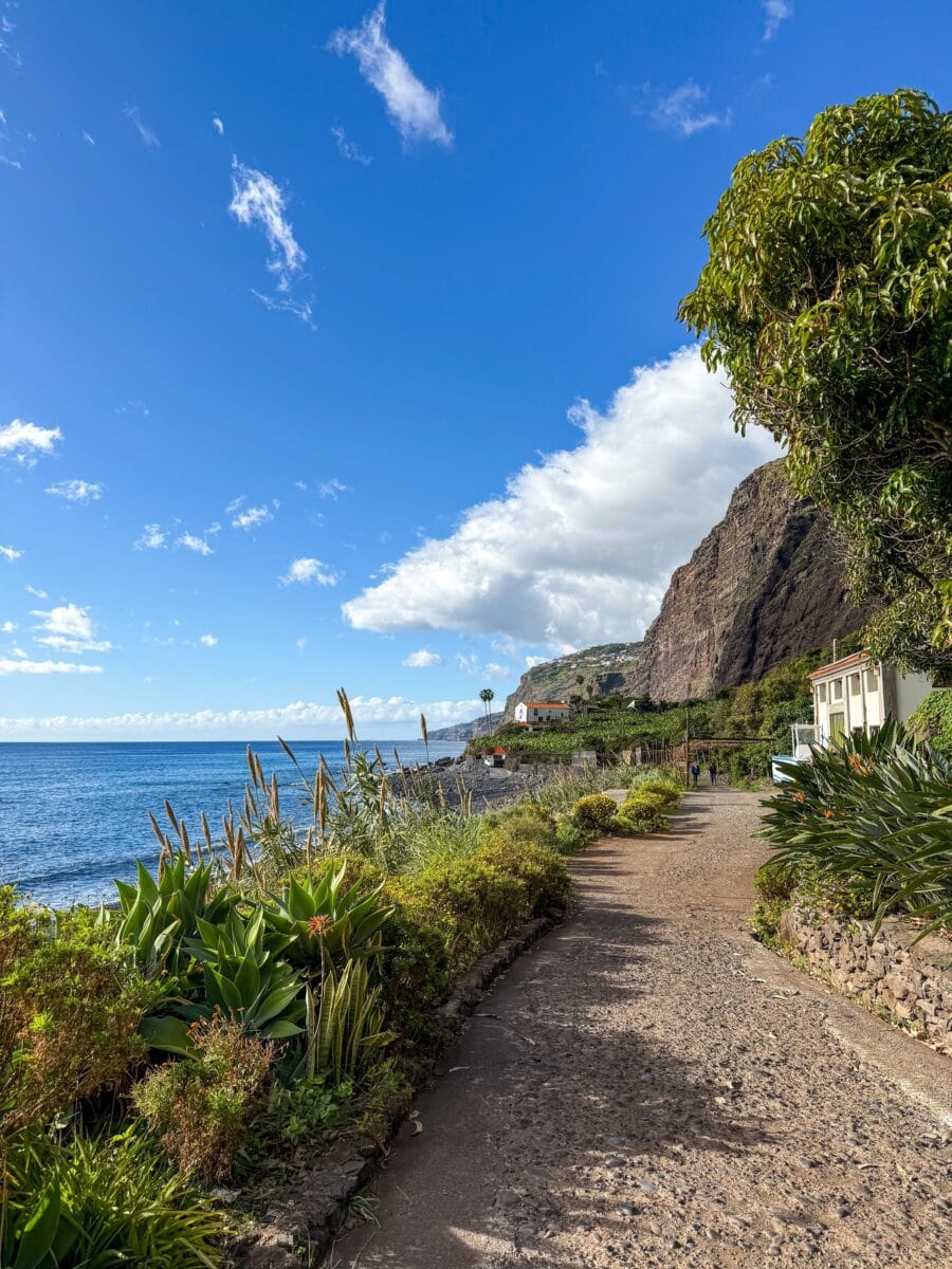 Kust van Madeira aan de zuidkant van het eiland
