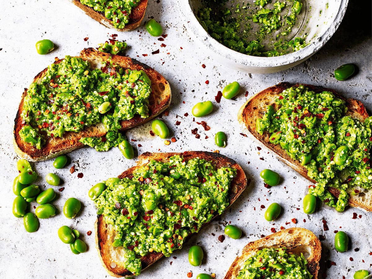 Tuinbonenspread op zuurdesemtoast