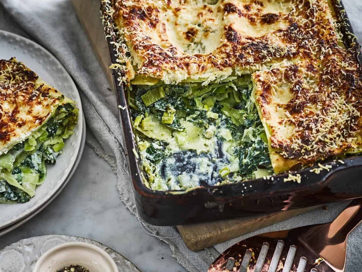 ovenschaal met lasagne erin