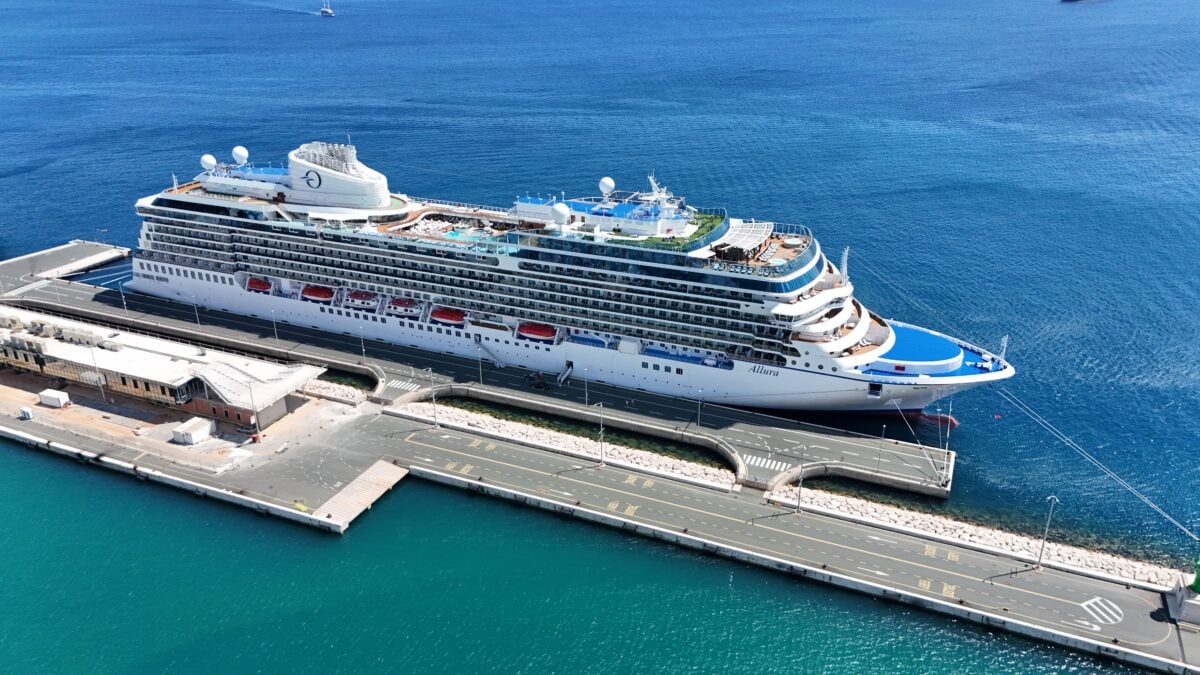 Cruiseschip de Allura van Oceania Cruises