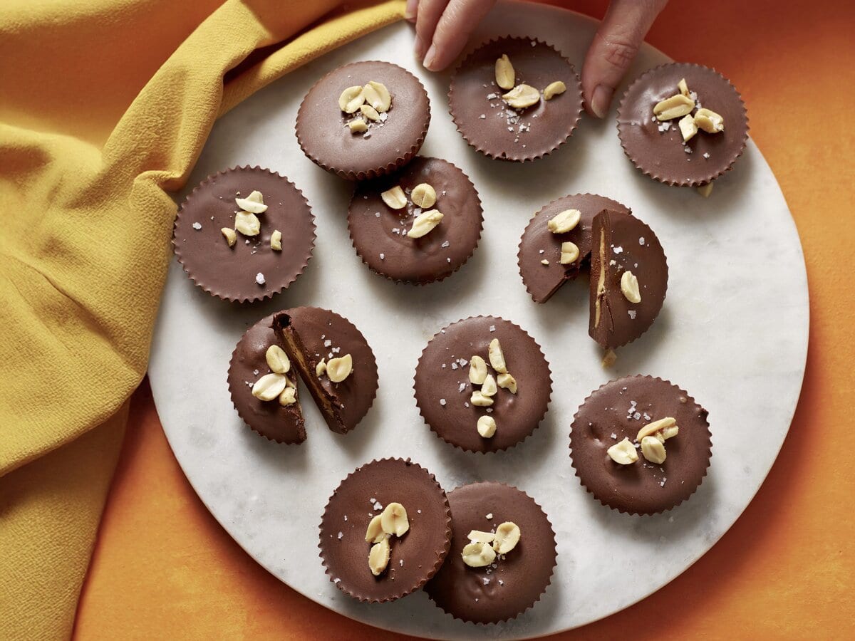 Peanut butter cups met pinda's erop