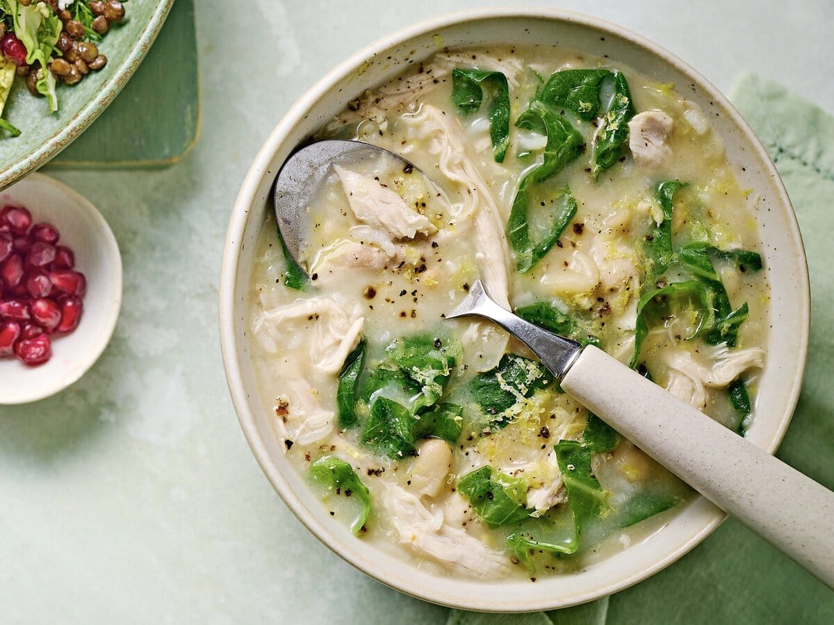 Romige kippensoep met rijst en bladgroenten