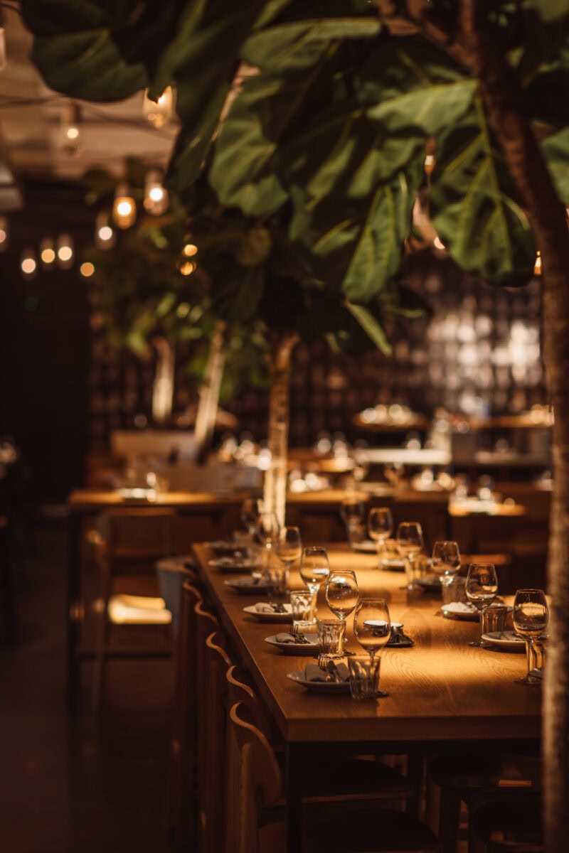 Interieur van NENI Amsterdam