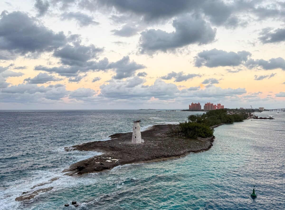 Uitzicht over de Bahama's vanaf de Allura van Oceania Cruises
