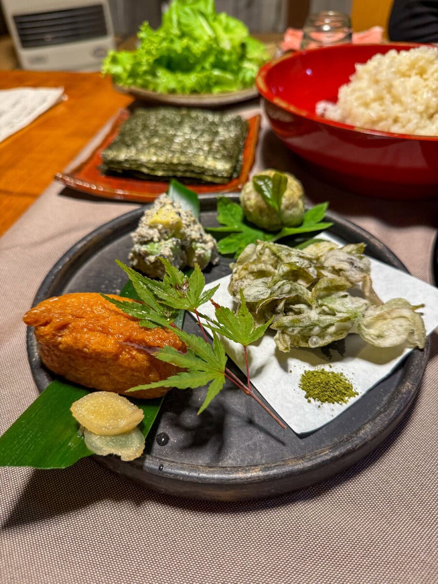 Tempura van theebladeren in Japan