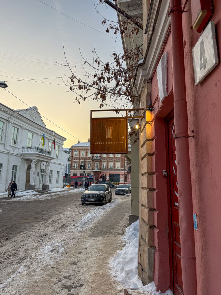 Ingang van Alaus Biblioteka in Vilnius