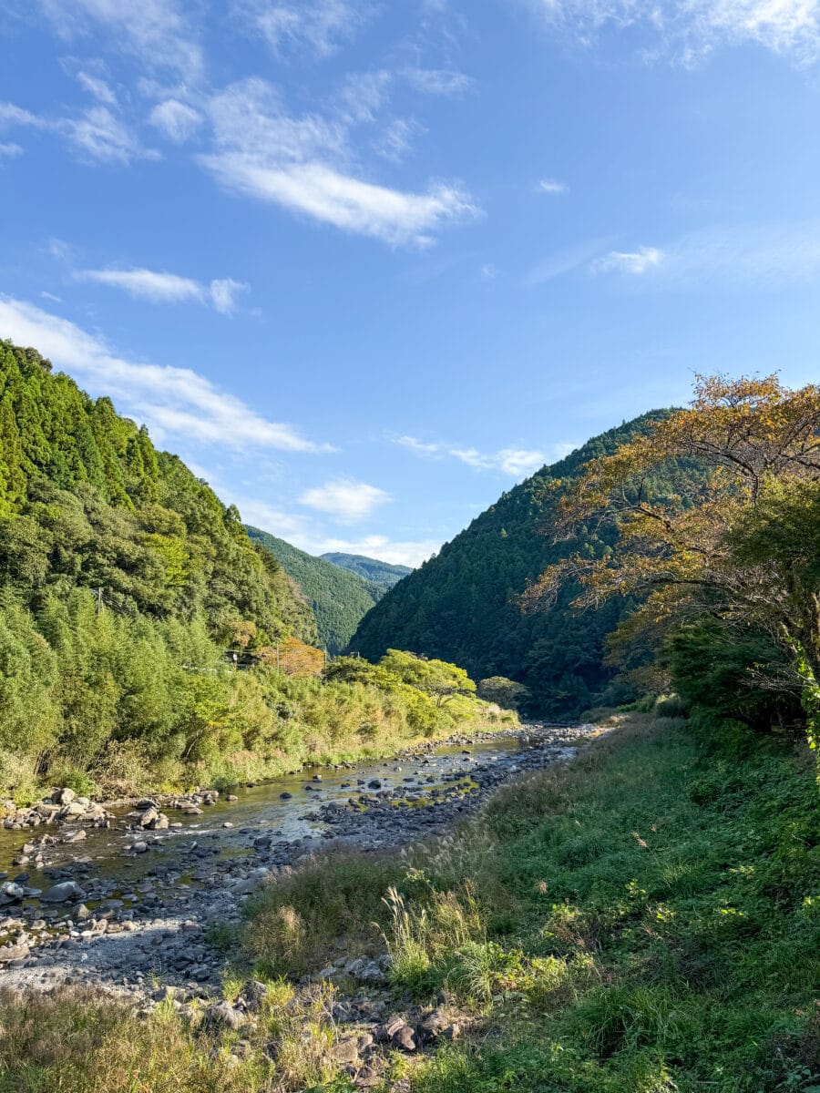 Rivier in de bergen van Kochi in Japan