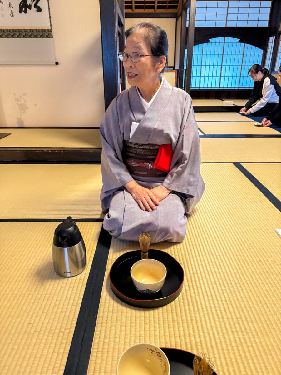 Master van een theeceremonie in Japan