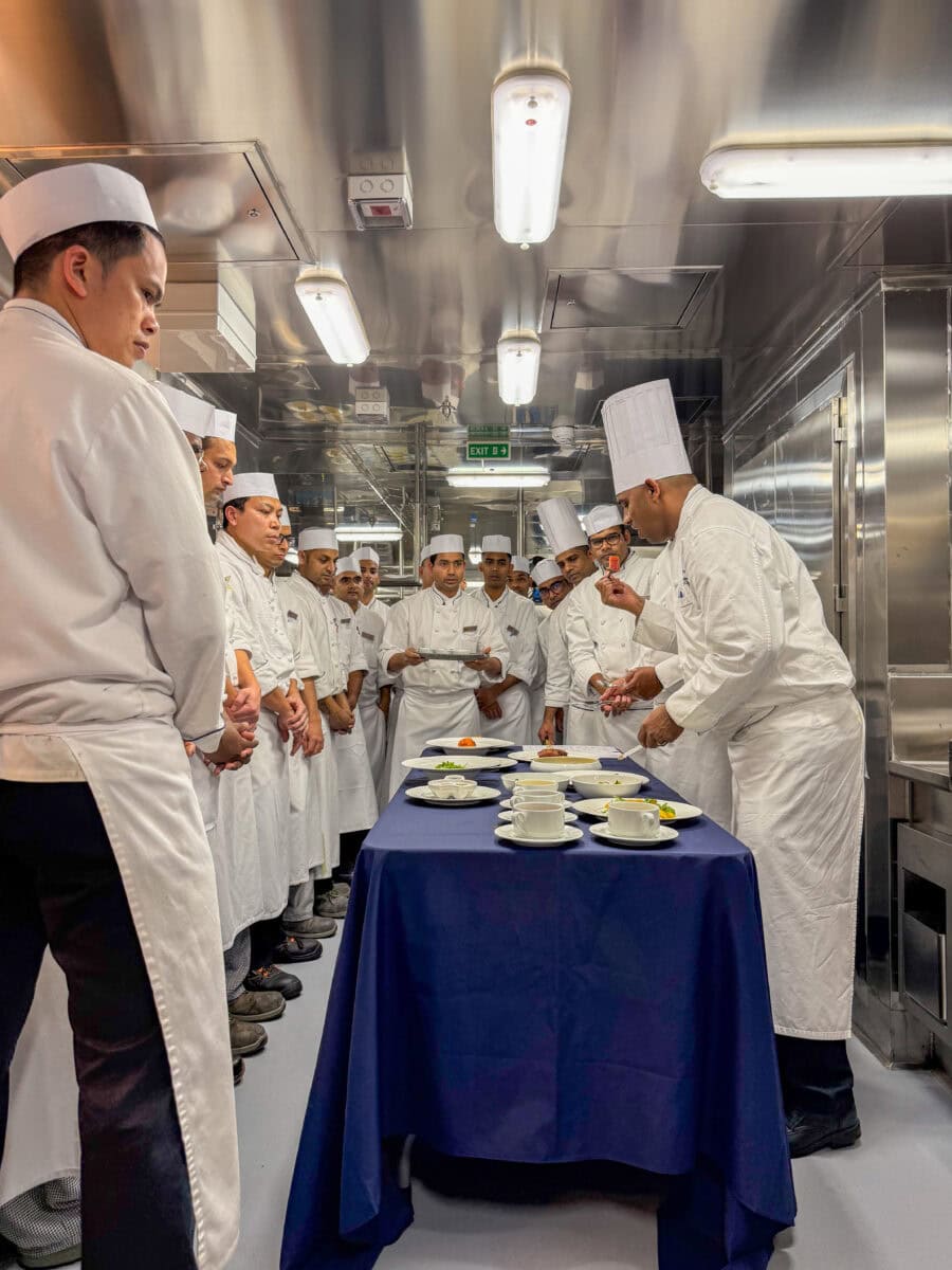 De keuken van het cruiseschip de Allura