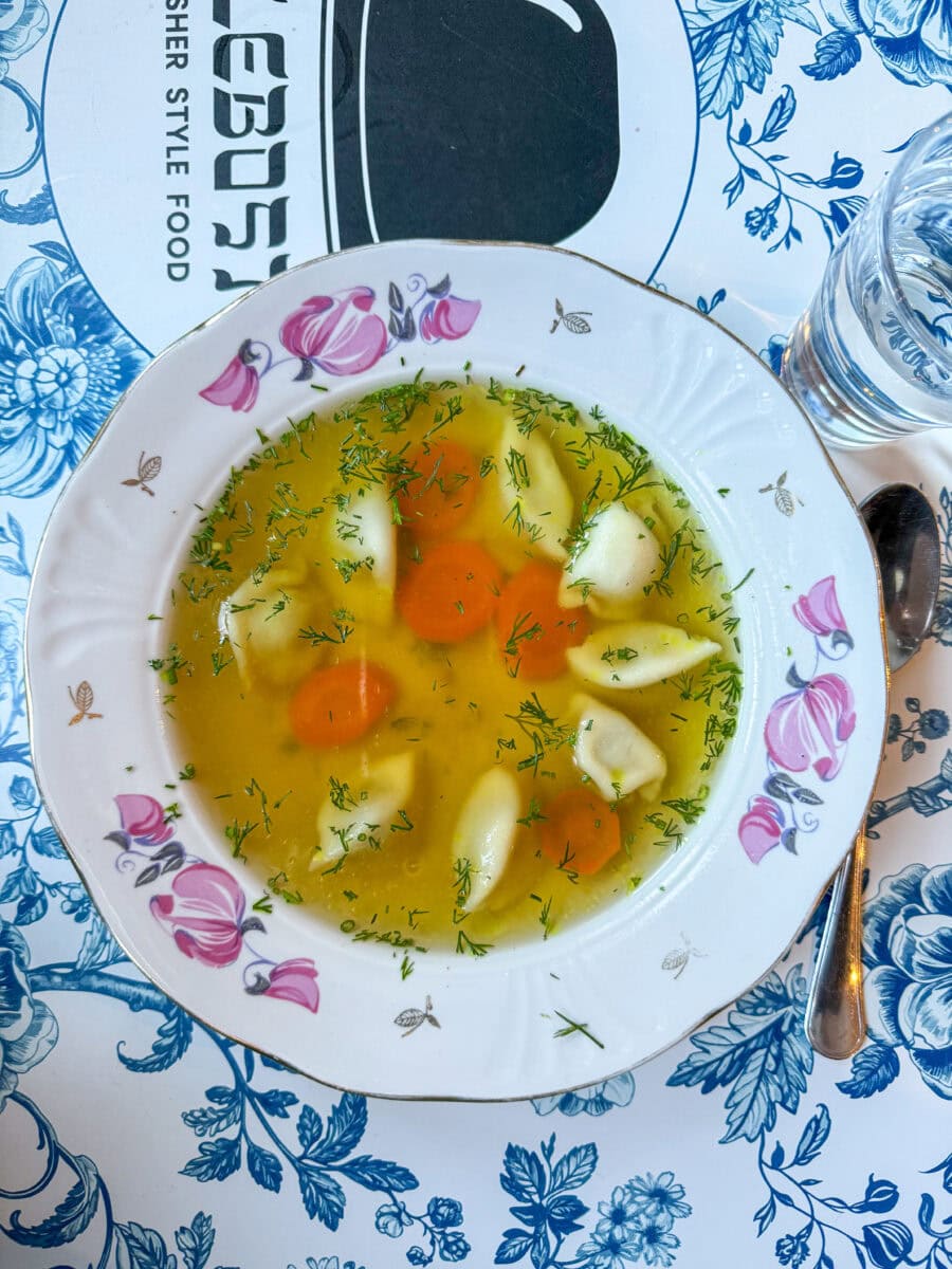 Gevulde soep bij Baleboste in Vilnius