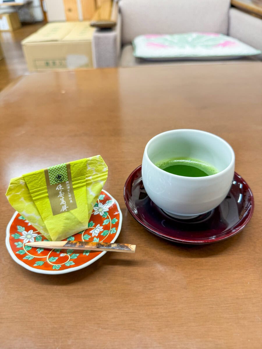 Japanse matcha met een wagashi