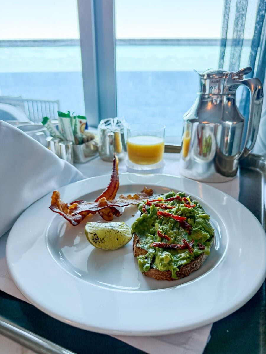 Ontbijt aan boord van een cruiseschip