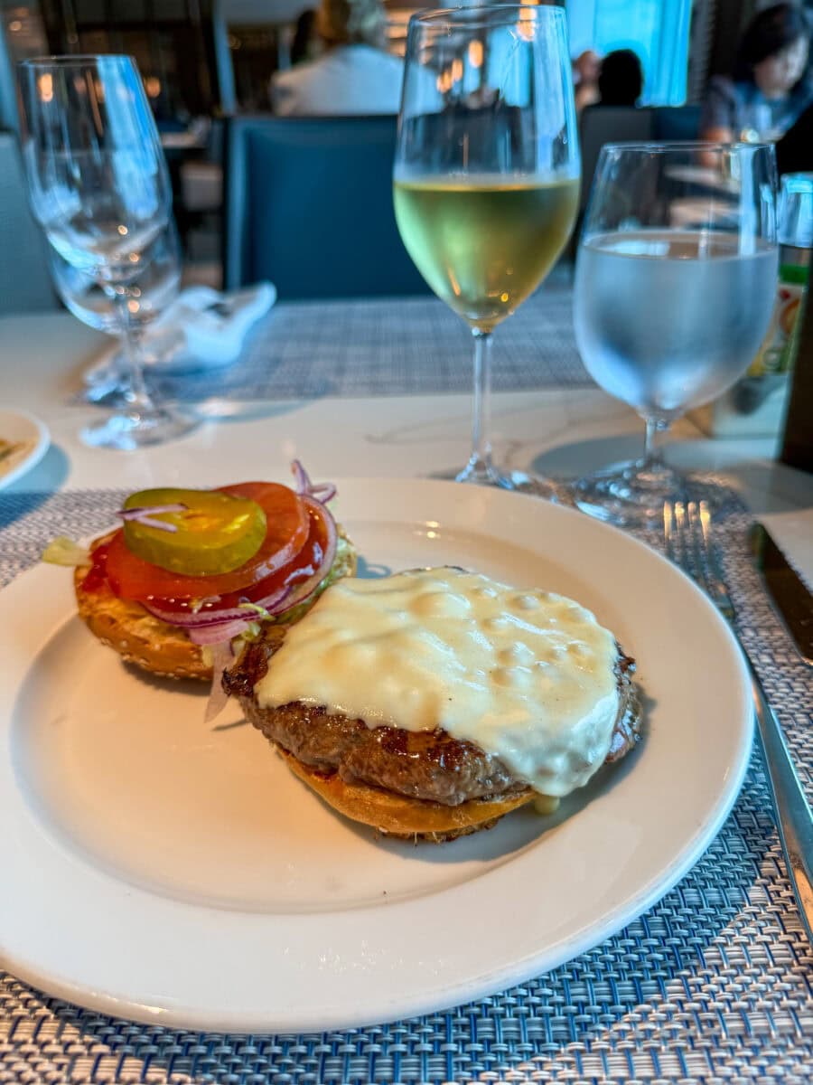 Cheeseburger bij Oceania Cruises