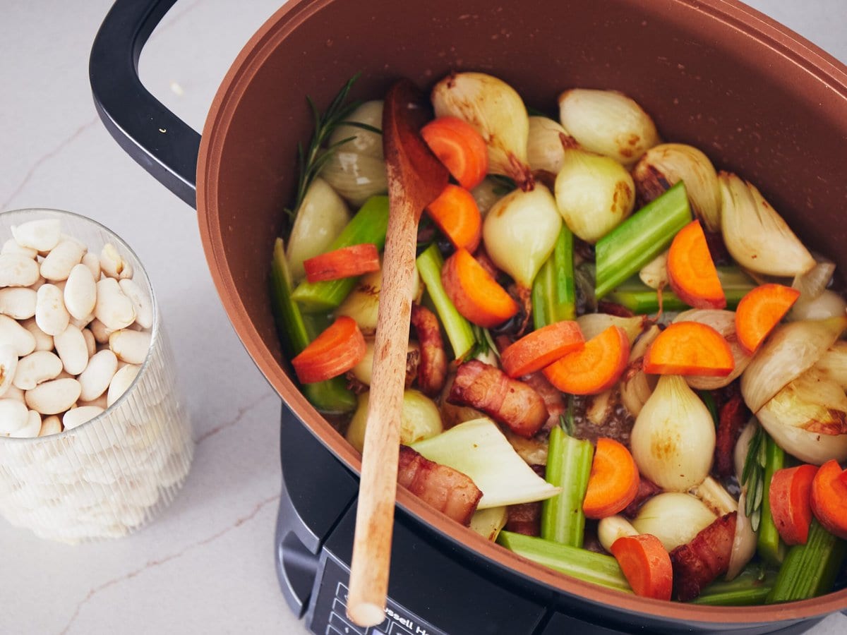 slowcooker met groenten erin