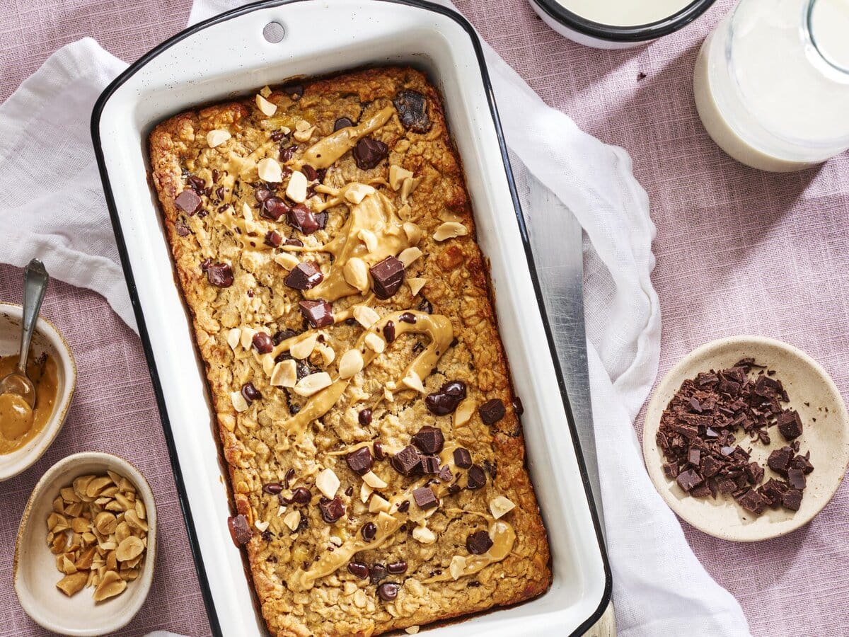 snickers baked oats in ovenschaal
