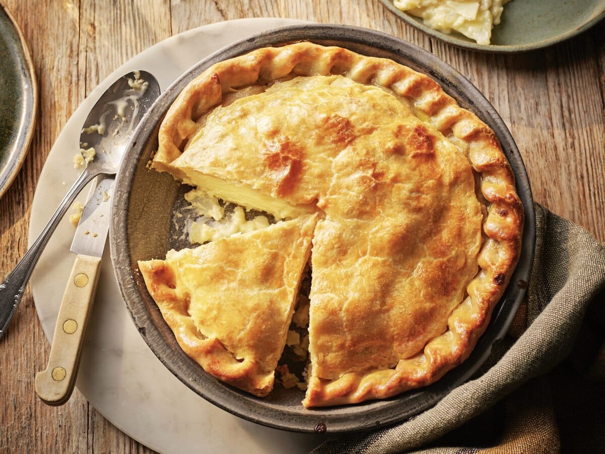 Aardappel-kaastaart van bladerdeeg