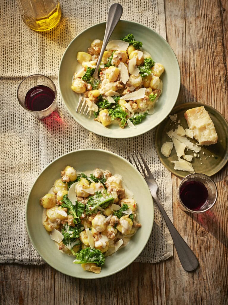 Gnocchi met pittige worst en boerenkool