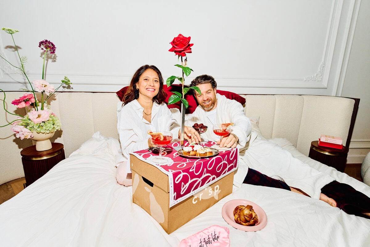 Crisp x Bloom & Wolf Valentijnsdag box op bed