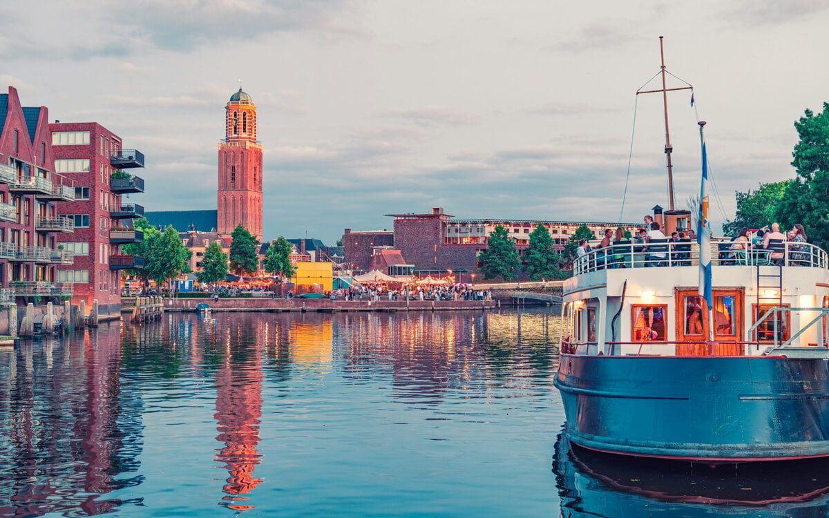 Uitzicht over Zwolle vanaf het water