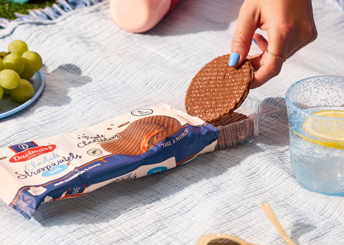 Daelmans stroopwafel met chocolade uit verpakking